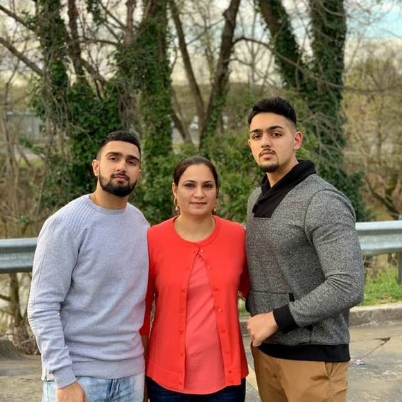 Meet your Posher, Sonia - Picture 1 of 1